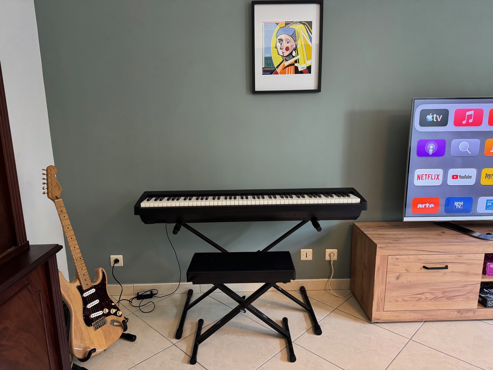 Coin musique : piano numérique et guitares